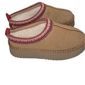 Cozy Tan Slip-On Shoes with Red Trim size 37/6.5-7